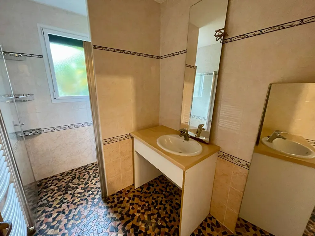 Bathrooms - House with Terrace in Plerguer