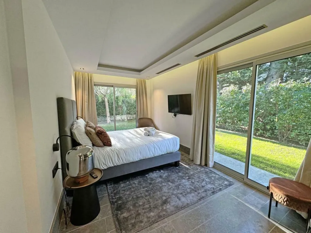 Bedrooms - 1950s Villa with Sea View in Cap d'Antibes