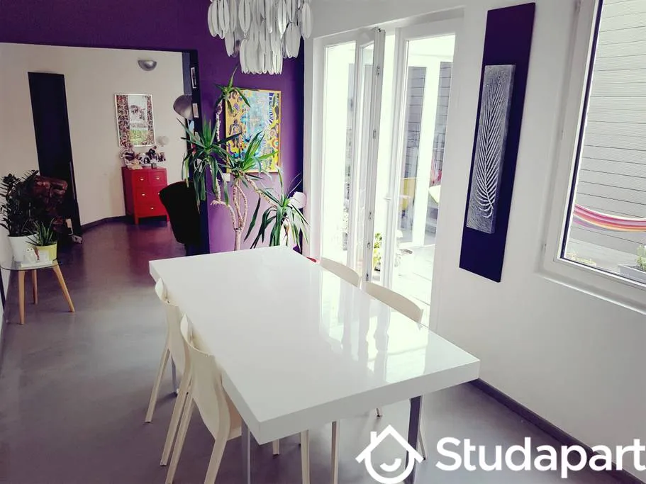 Salle à manger - Chambre Meublée dans Colocation avec Terrasse à Proximité du Centre