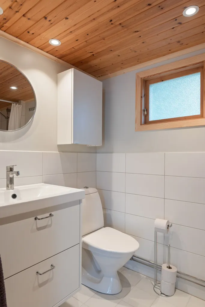 Bathrooms - Renovated Holiday Home with Boat Access in Båtsviken