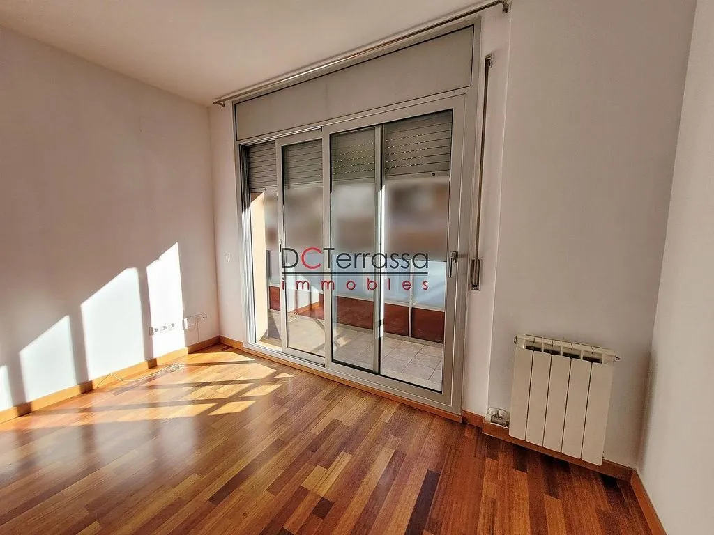 Rooms - Apartment with Balcony in Vallparadís, Terrassa