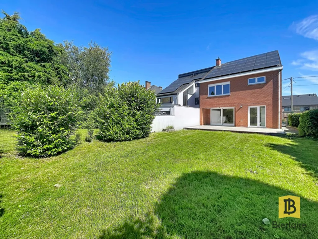 Giardino - Detached House with Solar Panels in Hyon