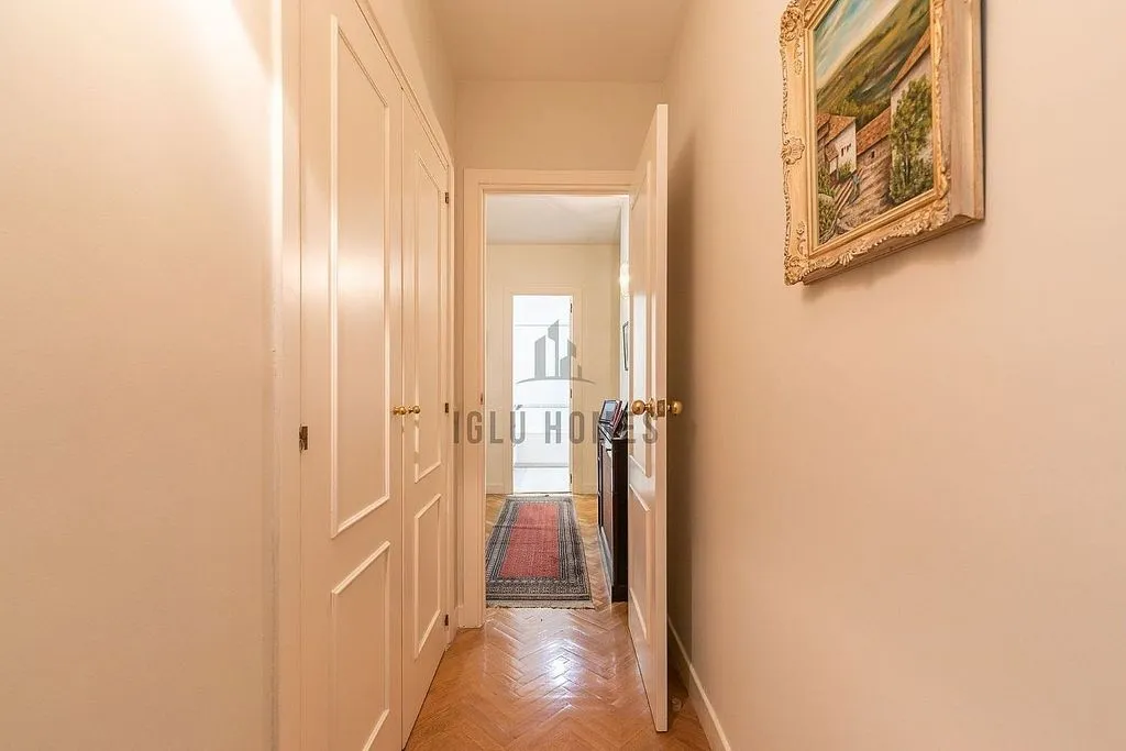 Esik - Apartment with Terrace in Ríos Rosas, Madrid