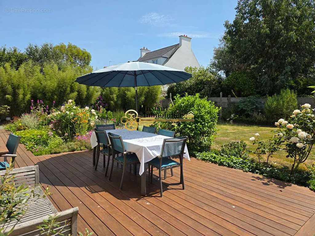 Terrazza - Renovated House with Sea View in Carantec