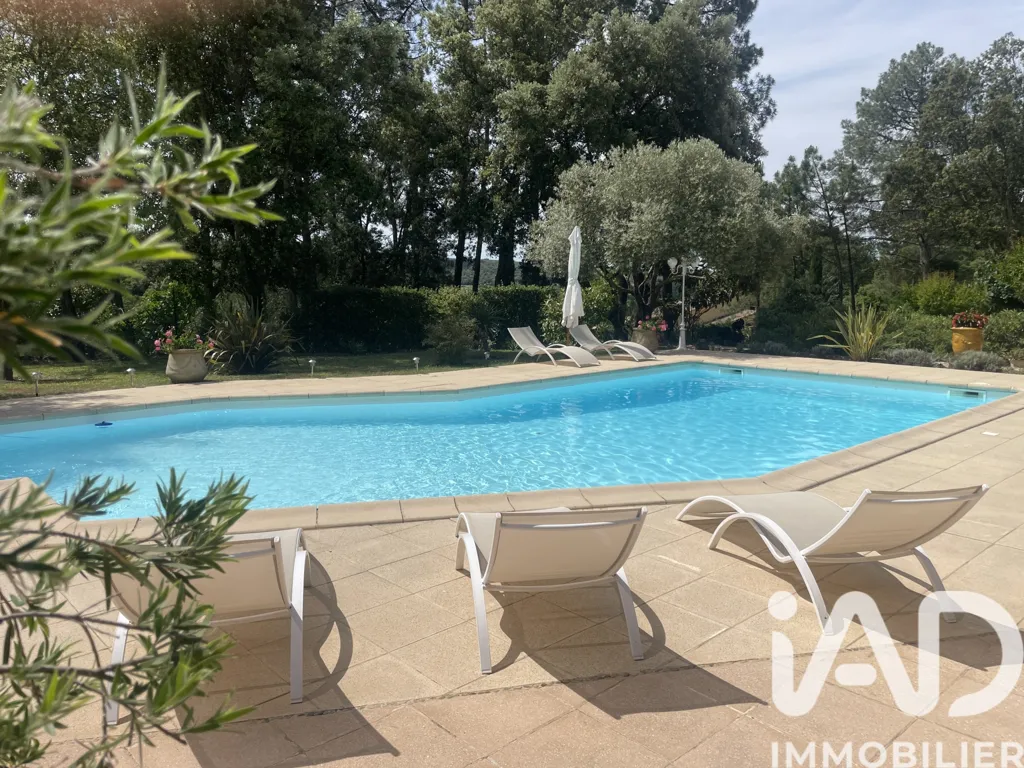 Piscine - Maison Traditionnelle avec Piscine à Labastide-de-Virac