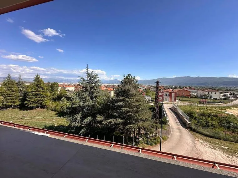 Rõdu - Twin-Storey Apartment with Balcony in Avezzano