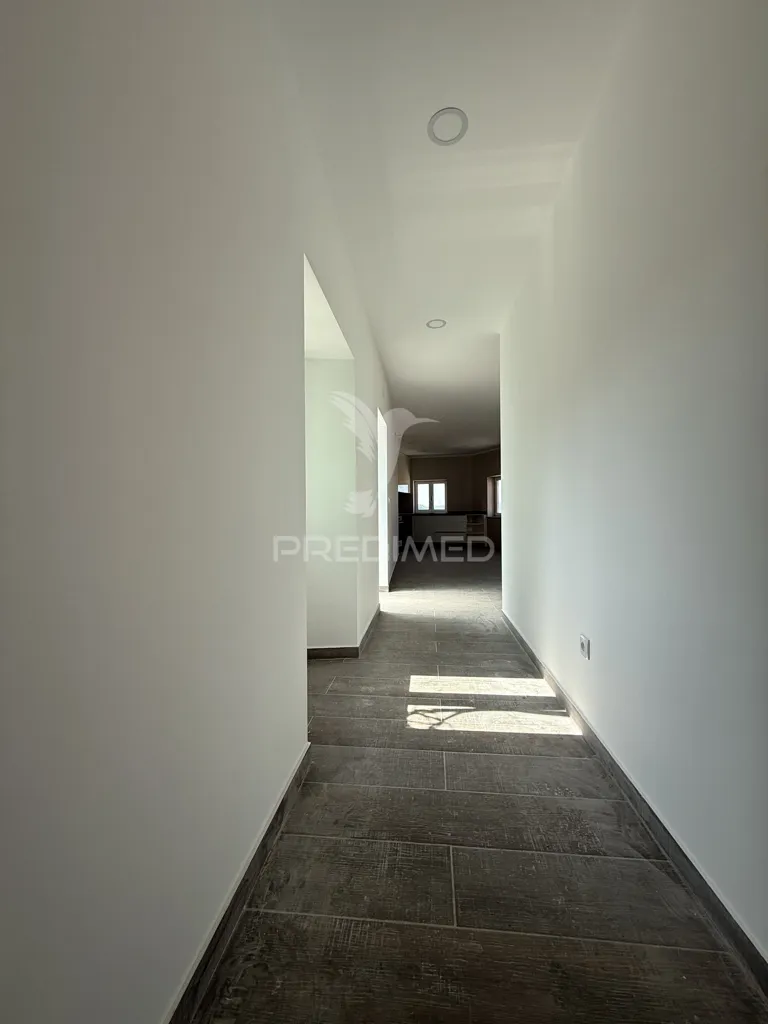 Entrée - Modern T2 Apartment with Garage in Alcanena