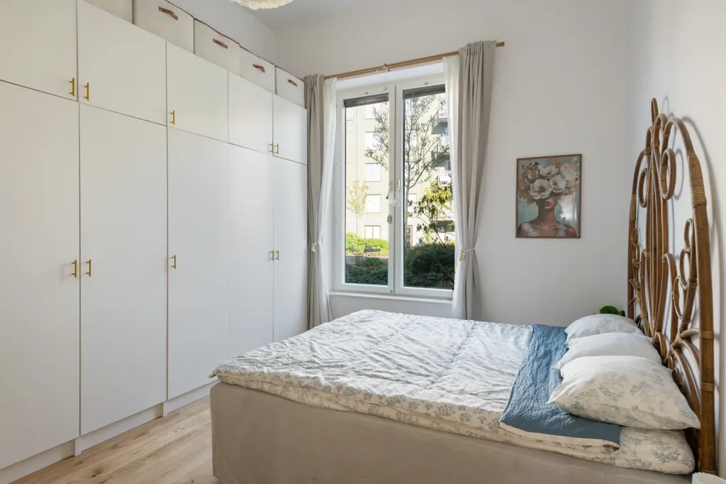 Magamistoad - Apartment with Balcony in Täby Park