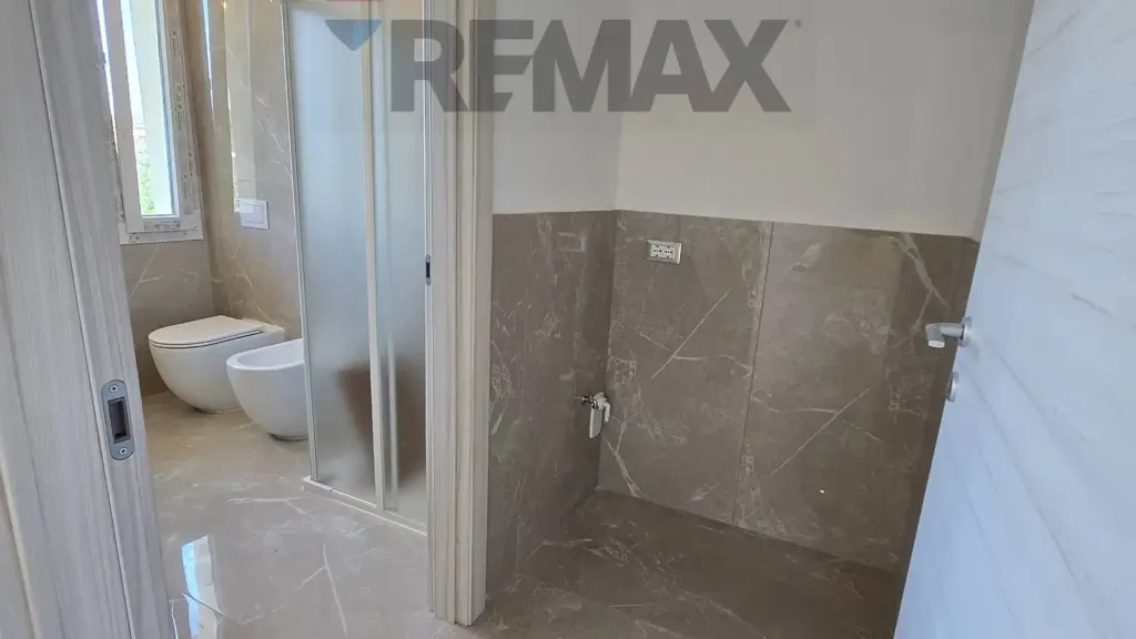 Salles de bain - Rustic Apartment with Balcony in Serravalle