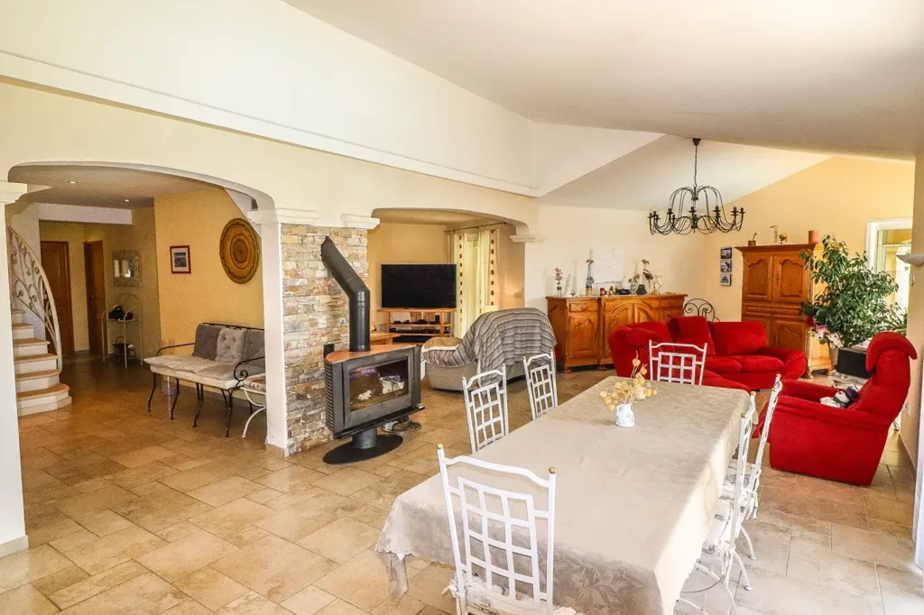 Salle à manger - Propriété avec Piscine et Jardin Paysager à Flayosc