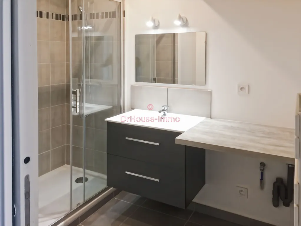 Salles de bain - Immeuble Mixte avec Local Commercial à Oullins