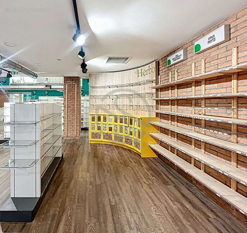 Toad - Commercial Space with High Visibility in Voiron