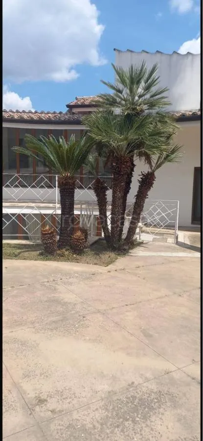 Extérieur - Independent Villa with Dual Access in Parete