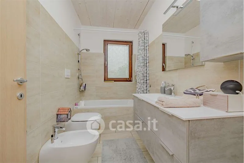 Salles de bain - Apartment with Garden and Valley View in Châtillon