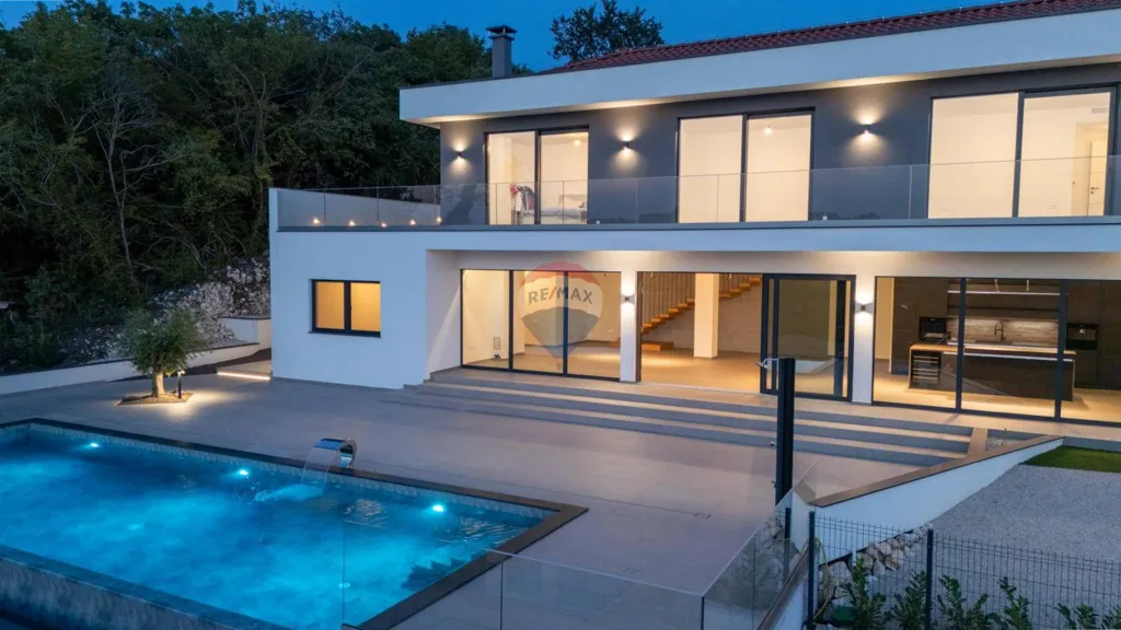 Piscine - Luxury Villa with Infinity Pool in Vižinada