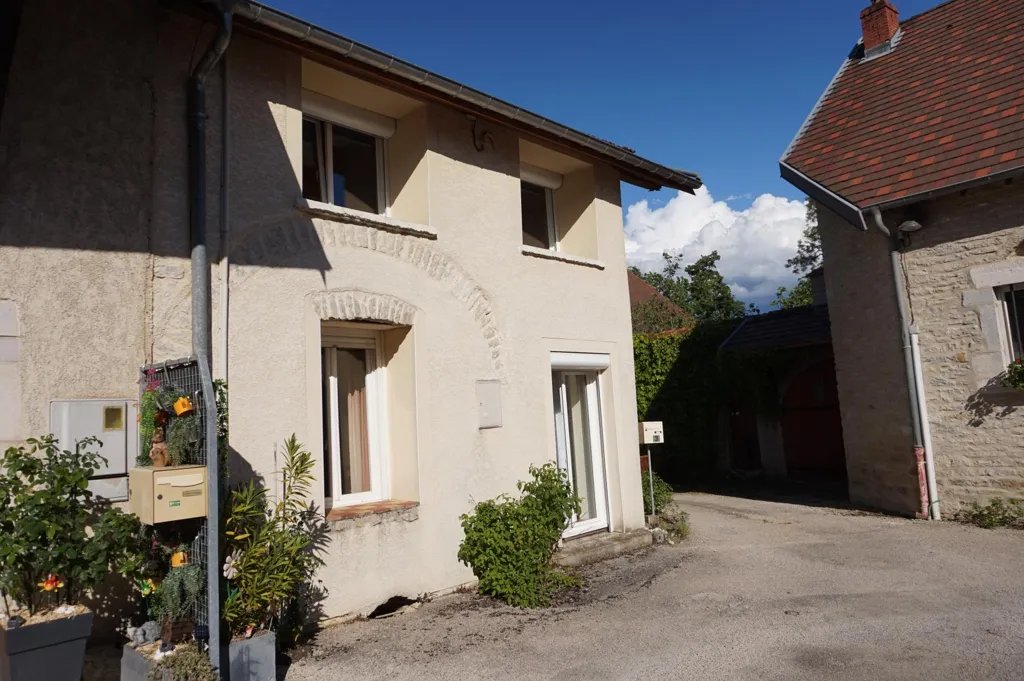 Extérieur - Maison de Village avec Jardin à Thoraise