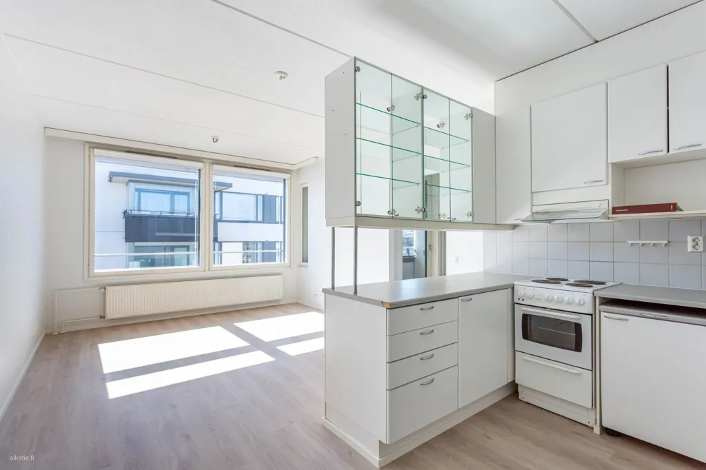 Köök - Apartment with Balcony in Tikkurila, Vantaa