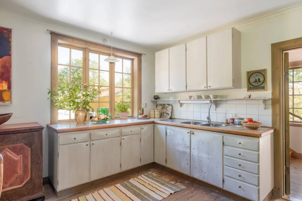 Cuisine - Historic House with River View in Södermanland