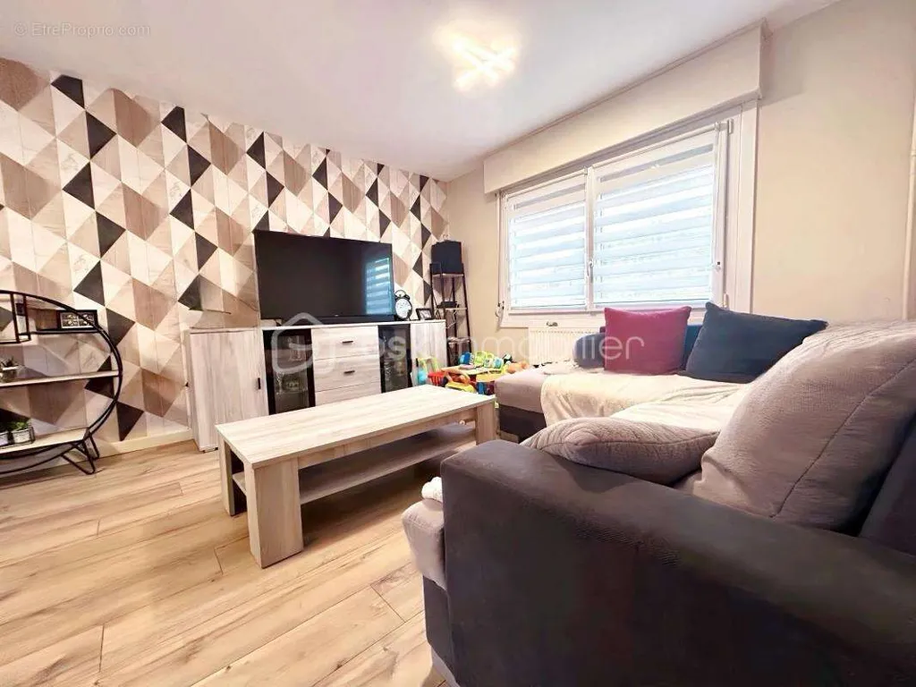 Elutuba - Functional 5-Piece Villa with Garden in Roéulx