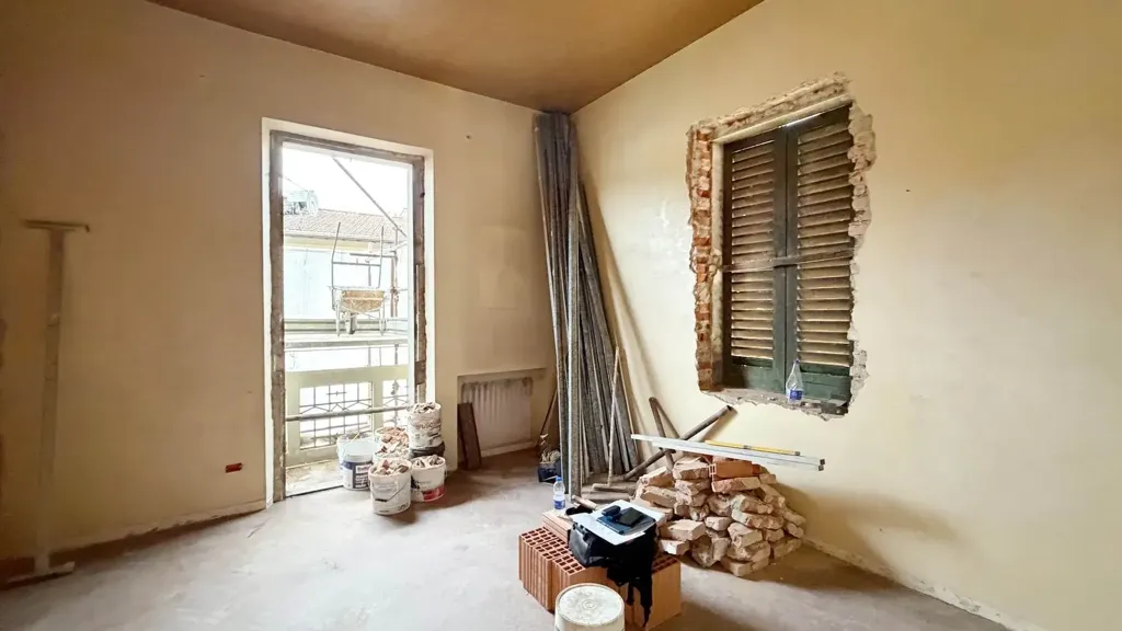 Pièces - Rear-Facing Apartment with Balcony in Florence