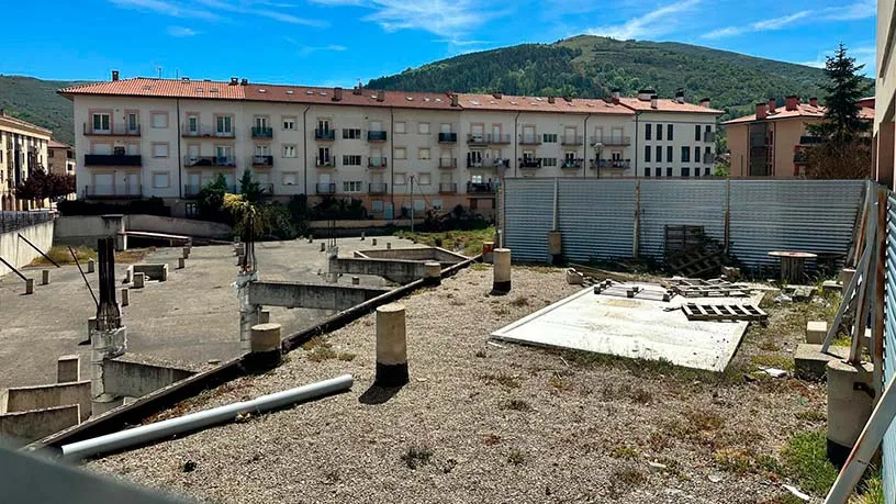 Balcón - Suelo residencial con estructura en Ezcaray, La Rioja