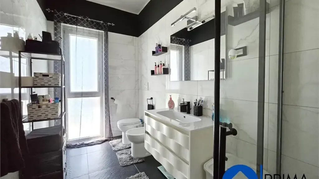 Bathrooms - Villa with Two Gardens on Viale Donatelli, Terni