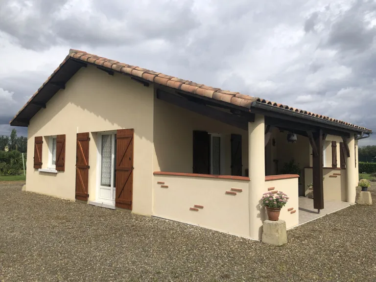 Bungalow with Garden in Laree