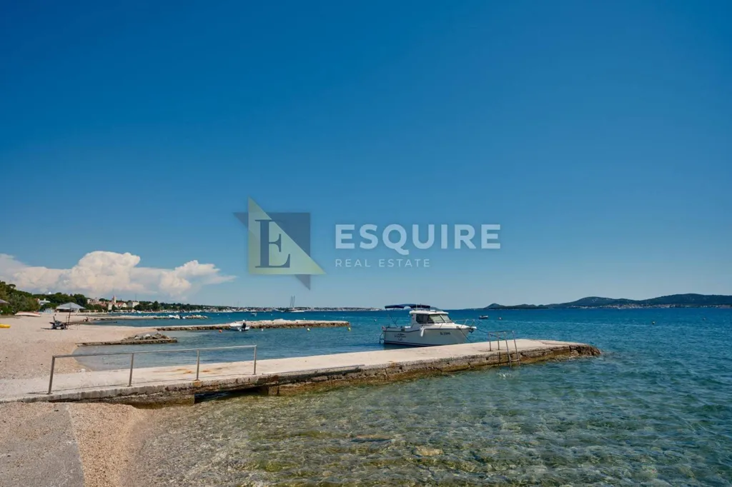 Seafront Apartment with Terrace in Turanj