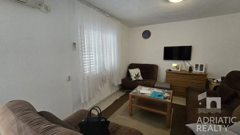 Elutuba - Two-Bedroom Apartment with Terrace in Vodice
