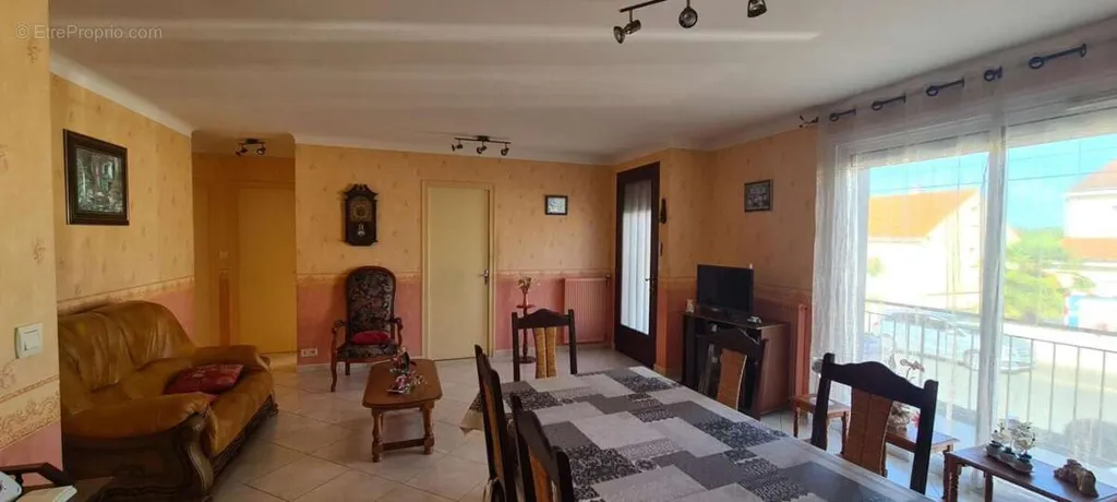 Sala da pranzo - Nantaise House with Garden in Mouzillon