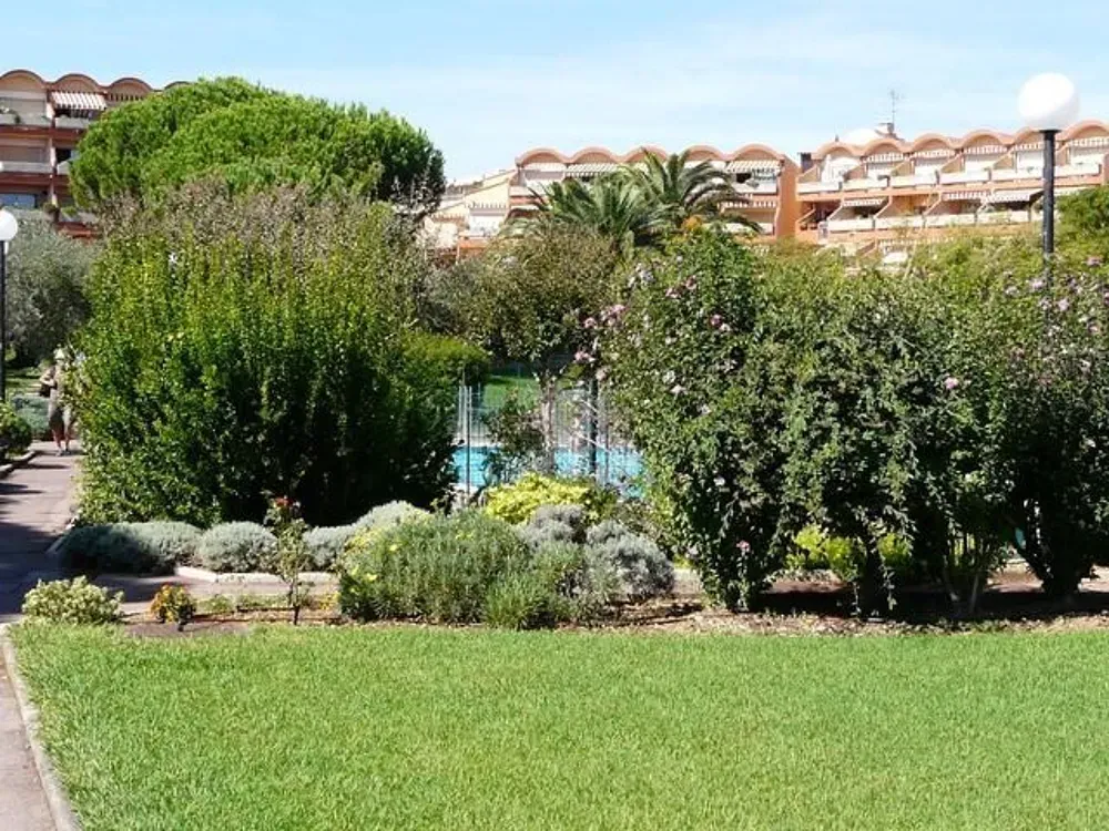 Aed - Student-Friendly Studio with Balcony in Antibes