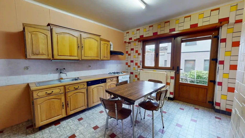 Cuisine - Maison avec Jardin et Cheminée à Halanzy