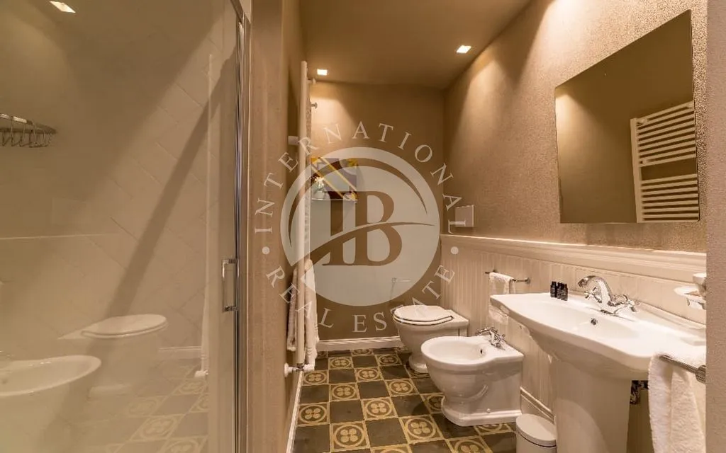 Bathrooms - Luxury Hotel with Historical Charm in Florence