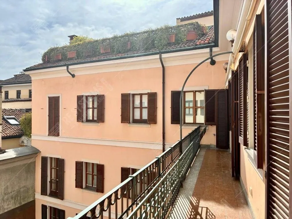Rõdu - Luxury Flat with Four Exposures in Milan