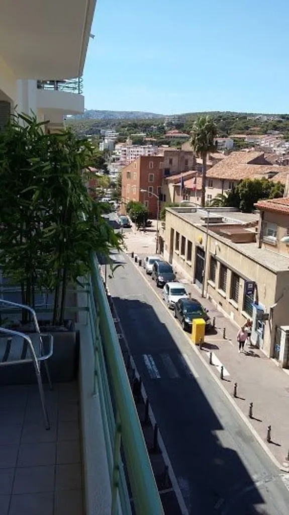 Balcon - T1 Meublé avec Balcon et Vue Mer à Cassis