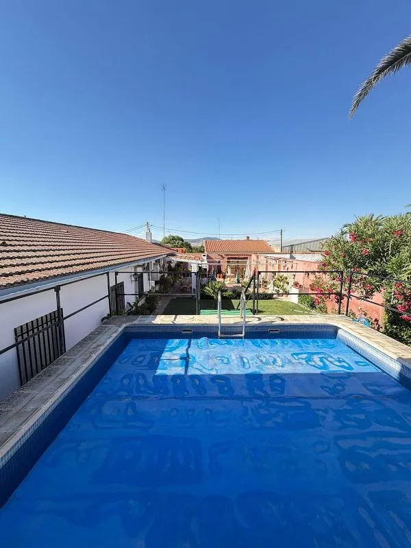 Bassein - Chalet with Pool and Terrace in Malagón