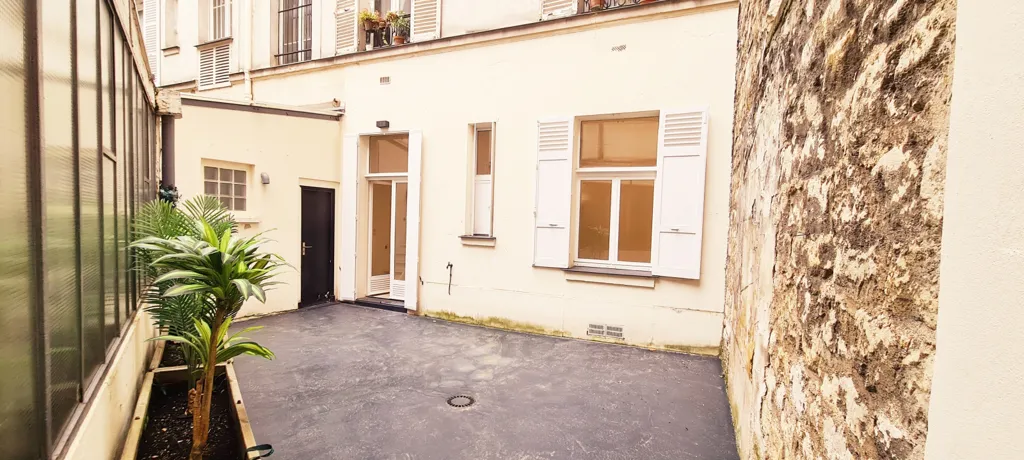 Garden - Studio with Private Courtyard in Paris 75017