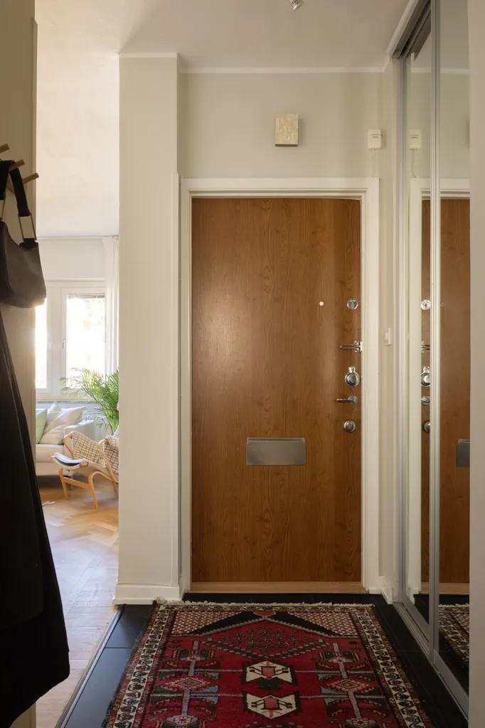 Esik - Apartment with Through-Light in Alvik