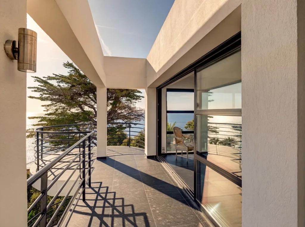 Balcon - Villa Luxueuse avec Vue Mer à Cannes Californie