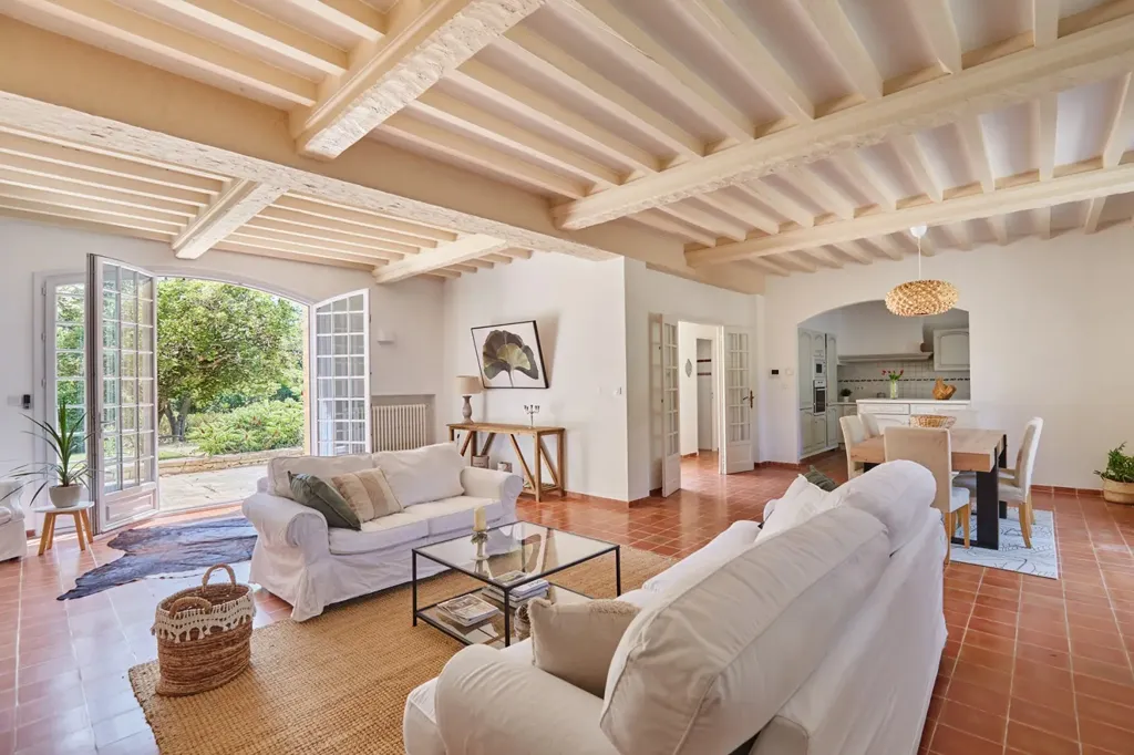 Living Room - Secure Reception Property with Pool in Aix-en-Provence