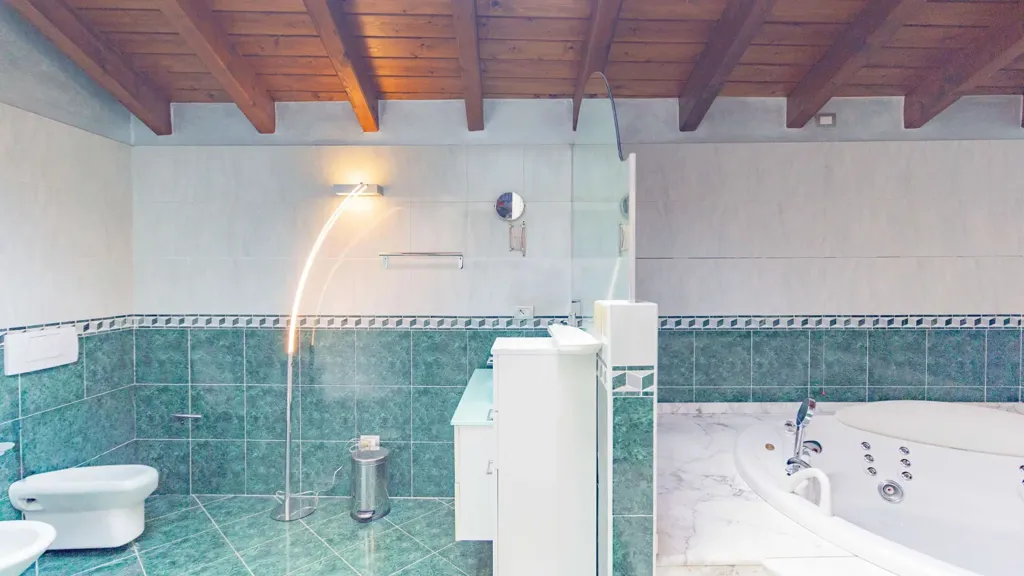Vannitoad - Mansarded Penthouse with Sky Views in Varese