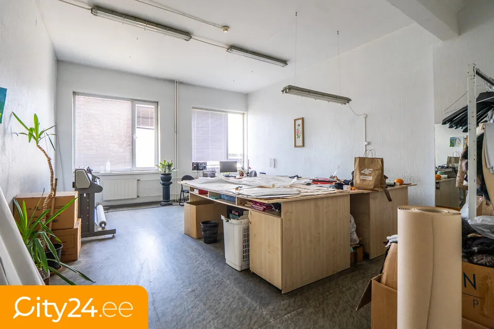 Kabinet - Three-Storey Industrial Building with Large Plot in Riga