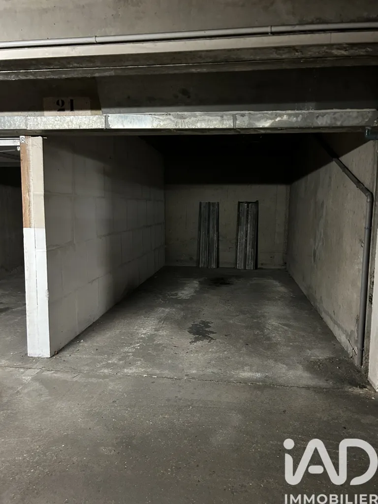Garage - 5-Piece Apartment with Balcony in Les Essarts