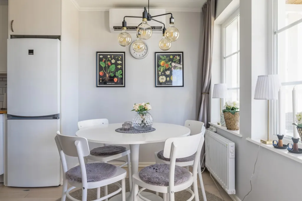 Salle à manger - Charming Apartment with Lake View in Rämsbyn