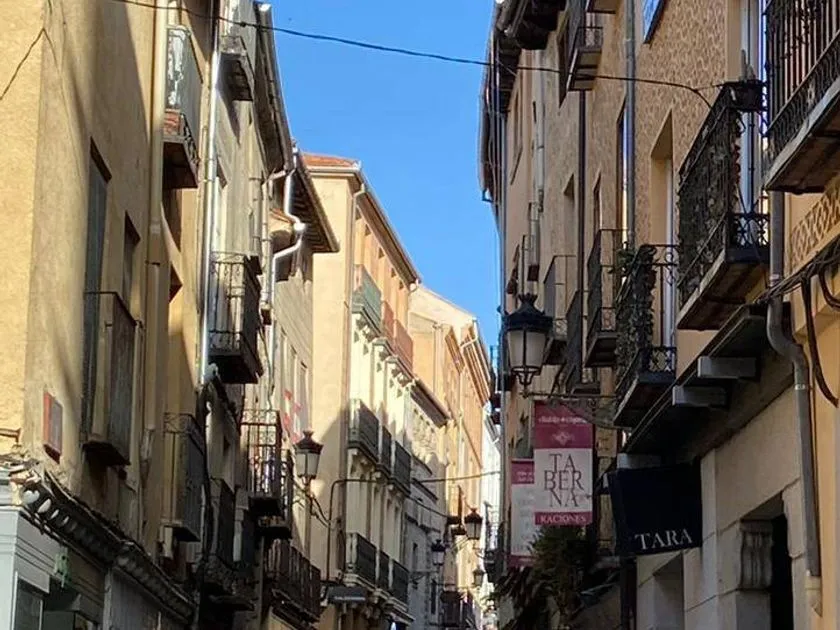 Extérieur - Mixed-Use Building for Renovation in Segovia