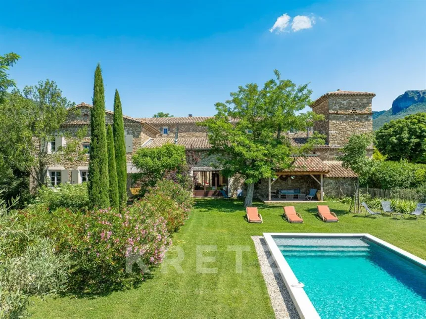 Välivaade - Patrimonial Home with Pool in Drôme Provençale