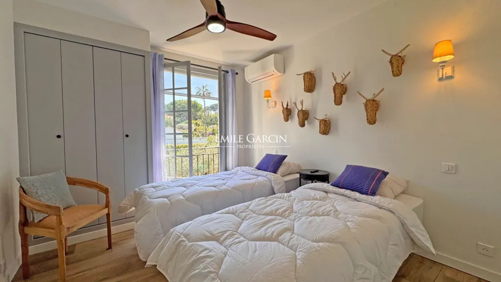 Chambres - Maison Rénovée avec Piscine près des Plages du Cap d'Antibes
