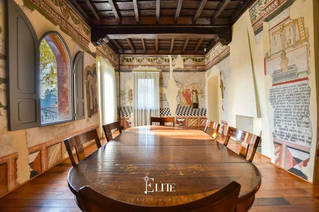Söögituba - Historic Villa with Private Garden in Azzate
