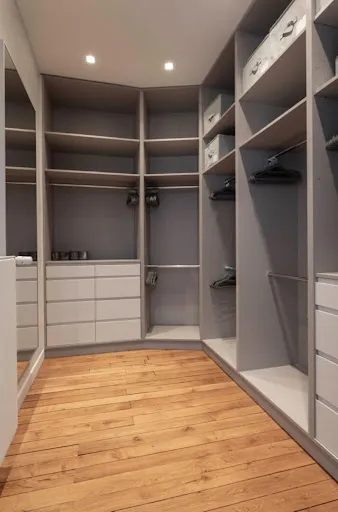 Toad - Luxury Parisian Apartment with Classic Charm in 16th