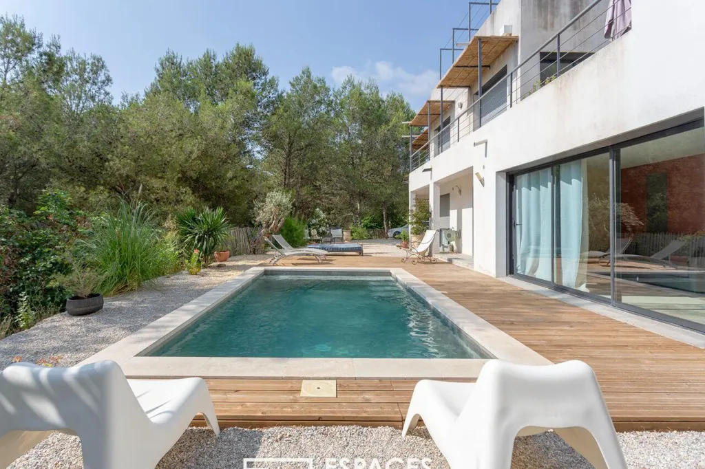 Piscina - Contemporary House with Pool near Beaucaire